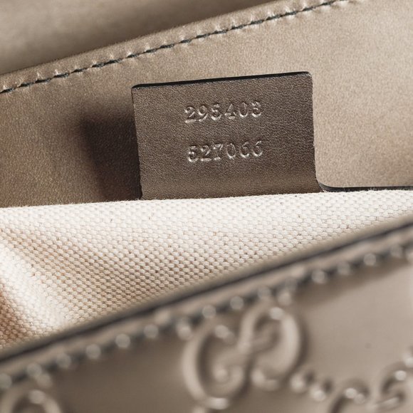 Gucci Shine Guccissima Large Emily Chain Shoulder Bag in Metallic Leather - Picture 11 of 11